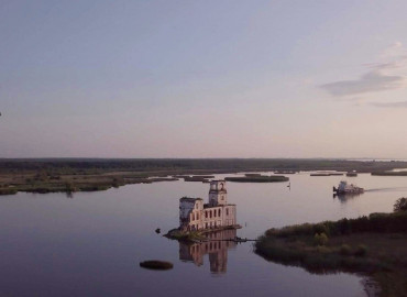 «Будто затопленный храм ждал кого-то»: инженер из Москвы создает на месте ушедшего под воду села Крохинский мемориальный парк
